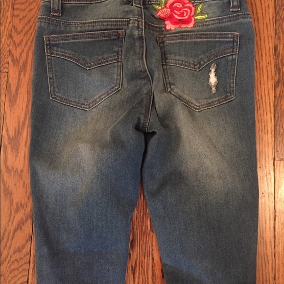 Girls ripped jeans with roses - Picture 3 of 4